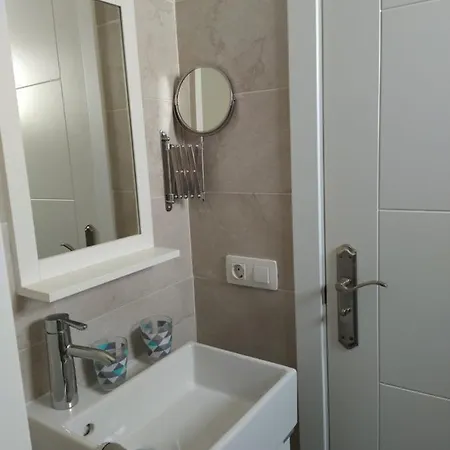 Delfines 2 - Small - Pool View- Good Wifi - 5 Minuts To The Beach Puerto del Carmen (Lanzarote)