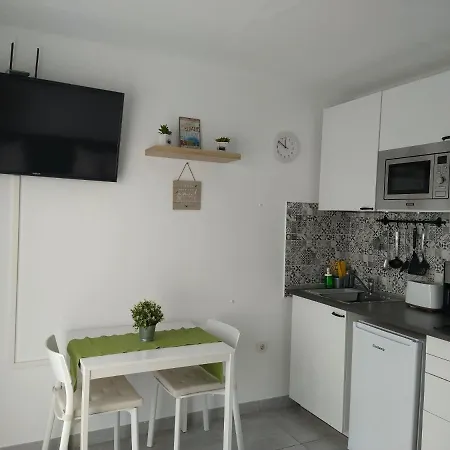 Apartment Delfines 2 - Small - Pool View- Good Wifi - 5 Minuts To The Beach Puerto del Carmen (Lanzarote)
